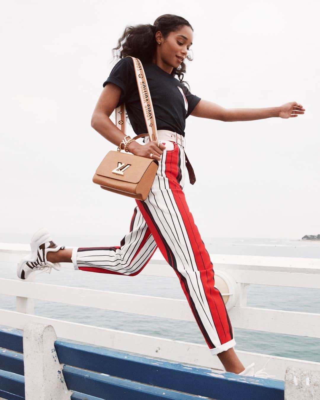 ルイ・ヴィトンさんのインスタグラム写真 - (ルイ・ヴィトンInstagram)「Sporty-chic attitude. @LauraHarrier frolics on the Malibu Pier carrying this season’s Twist bag with its detachable embroidered strap. Discover the new #LouisVuitton campaign via link in bio.」1月5日 22時00分 - louisvuitton