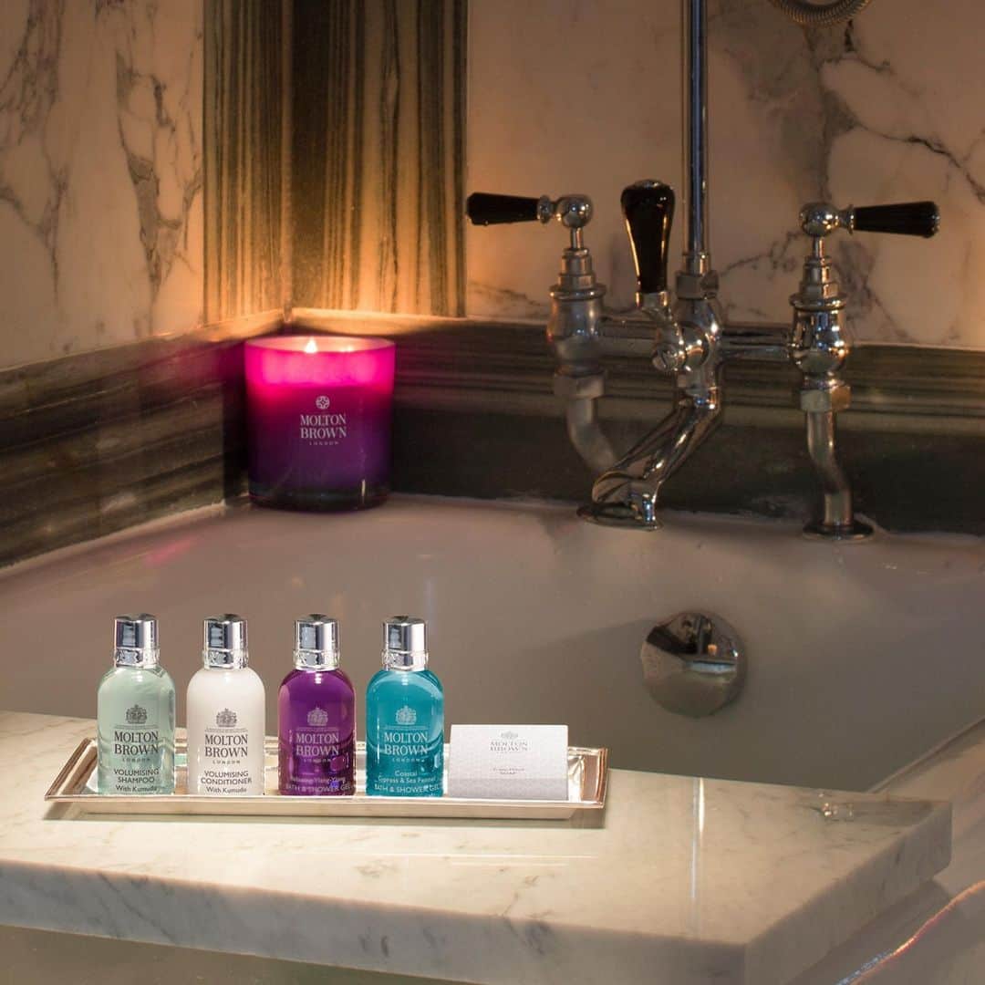 モルトンブラウンのインスタグラム：「We’re delighted to be the winner of @_luxlifemag’s Best Hotel Amenity Brand 2020 award for the second year in a row. Made in England, our hotel amenities share the same high quality formulas as our retail collections. We’re proud that we continue to be chosen by the finest hotels in the world. #TravelTuesday」