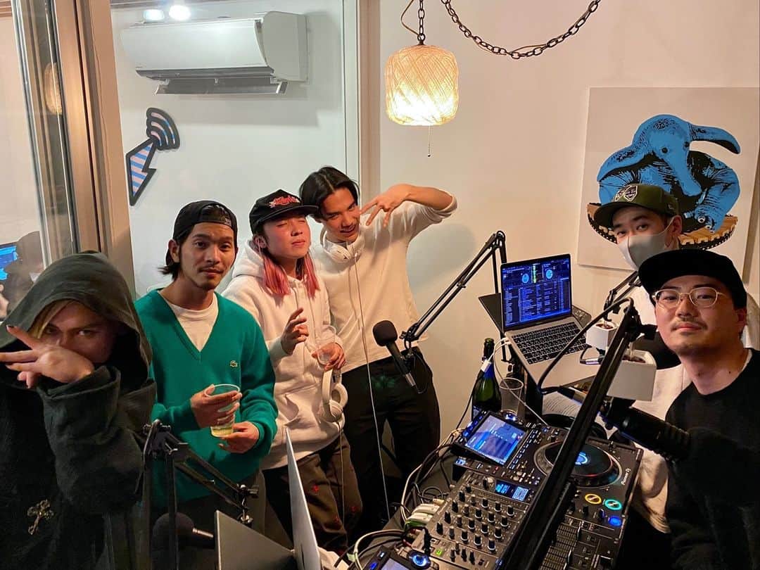 Block.fmのインスタグラム：「ラジオ｜日本のアンダーグラウンドなBeat MakerやRapper、Singerをいち早く紹介する「ADD. SOME RADIO by KM, add. some labels」⁠ 全アーカイブ公開中！ぜひチェックしてみてください🔥⁠ 次回は1/19(火)22時〜⏰⁠ #addsomeradio #hiphop ⁠ link in bio」