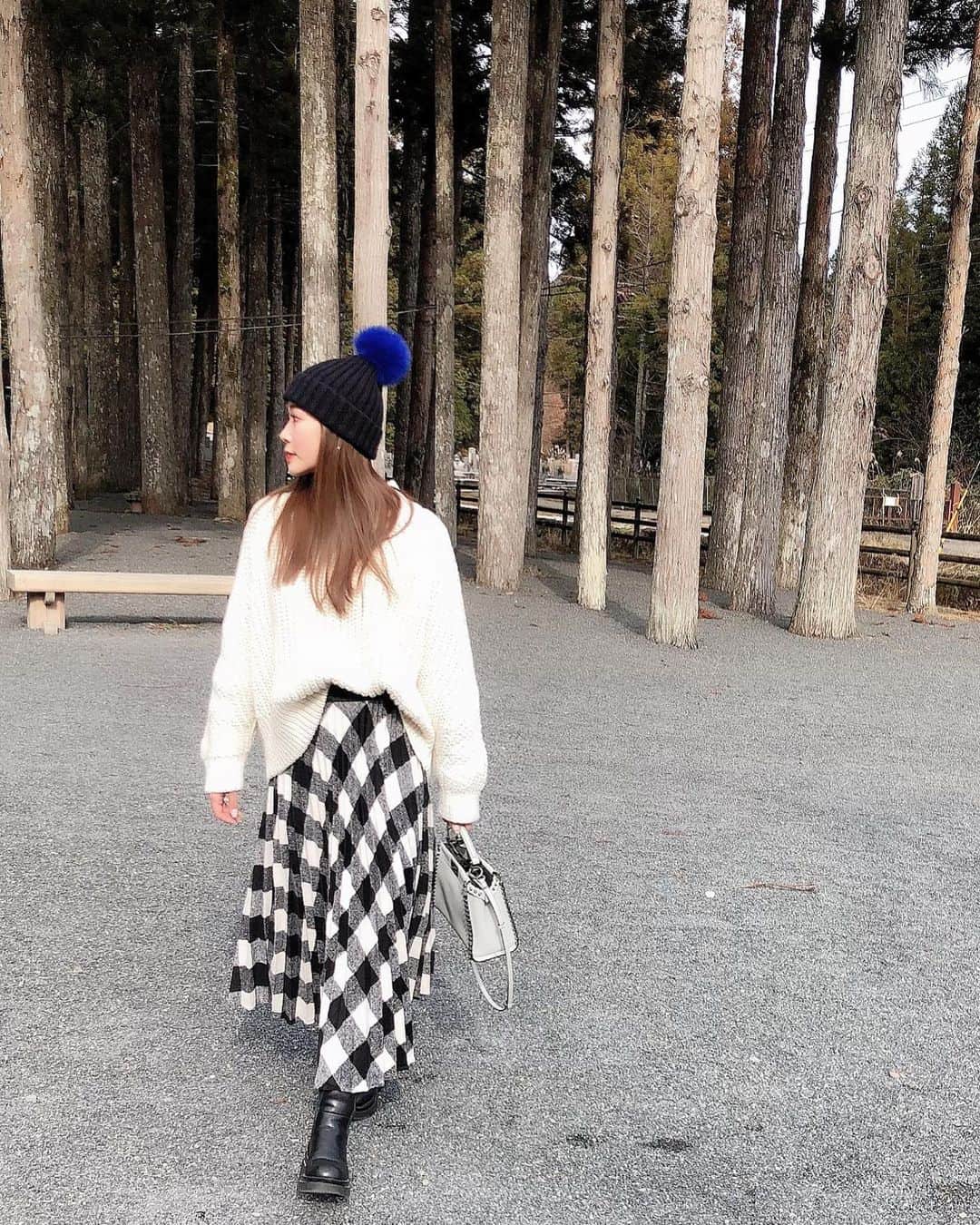 藤川沙弥のインスタグラム：「運気が上がりそうな高野山での📸🏔 パワースポットで、ずっと大切な場所🌈 このskirt楽ちん過ぎてヘビロテしてます♡ ˒˒」