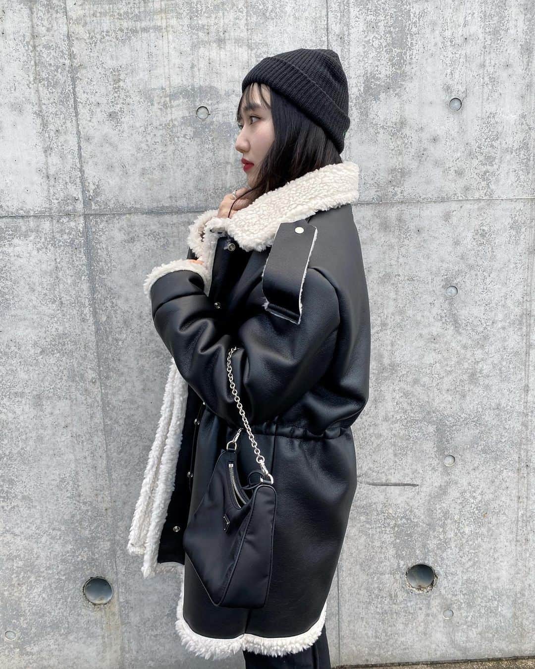 河崎みーなのインスタグラム：「🖤💭🐄 . .」