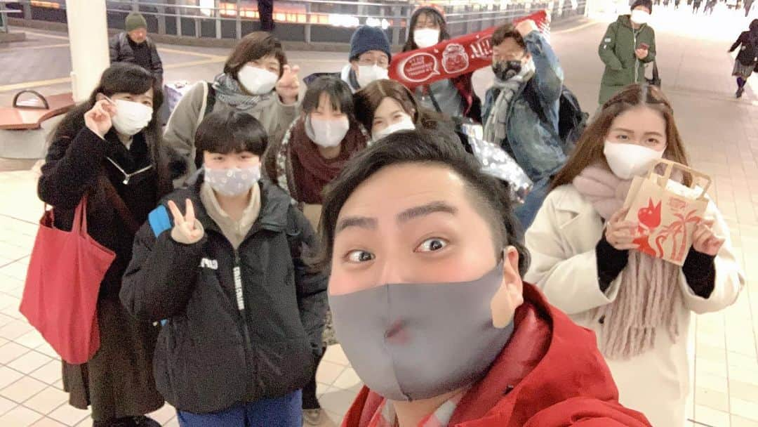 ゴリ山田カバ男さんのインスタグラム写真 - (ゴリ山田カバ男Instagram)「今日も寒かったなぁ〜🥶 耐え抜いてくれたファミリー(神)たち！  これからどうなるのか 不安もあるけど、 どんな壁も乗り越えてみせるぜ！  今日の配信は https://mixch.tv/u/15334591  23:00〜1時間程度です！  #ゴリ山田カバ男#ニノさん#路上ライブ#ミクチャ#モヤさま#カラオケバトル#ものまね紅白#ファミリー#出会い#朝活実施中#所沢#マグカップ#ダンス」1月5日 22時12分 - goriyamadakabao