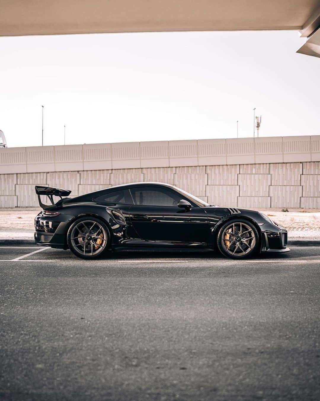 CarsWithoutLimitsさんのインスタグラム写真 - (CarsWithoutLimitsInstagram)「Porsche GT2 RS Photos @zuumy  #CarsWithoutLimits」1月5日 22時05分 - carswithoutlimits