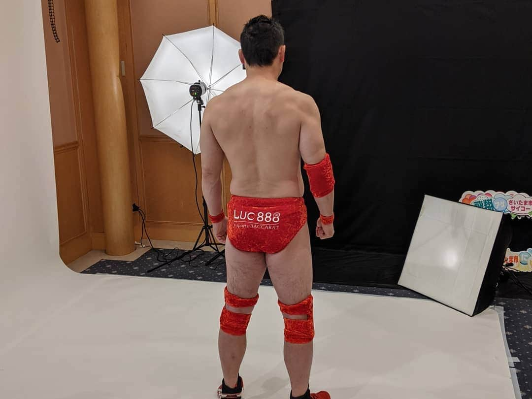 美濃輪育久（ミノワマン）さんのインスタグラム写真 - (美濃輪育久（ミノワマン）Instagram)「RIZIN26大会の コスチュームロゴスポンサーをしてくださいました。 LUC888 e-sports BACCARAT様 ありがとうございました。 https://luc888.co/  #ミノワマン#RIZIN#RIZIN26#luc888 #luc888#e-sports#LUC888e-sportsBACCARAT#スポンサー#コスチューム」1月5日 22時14分 - minowamanz