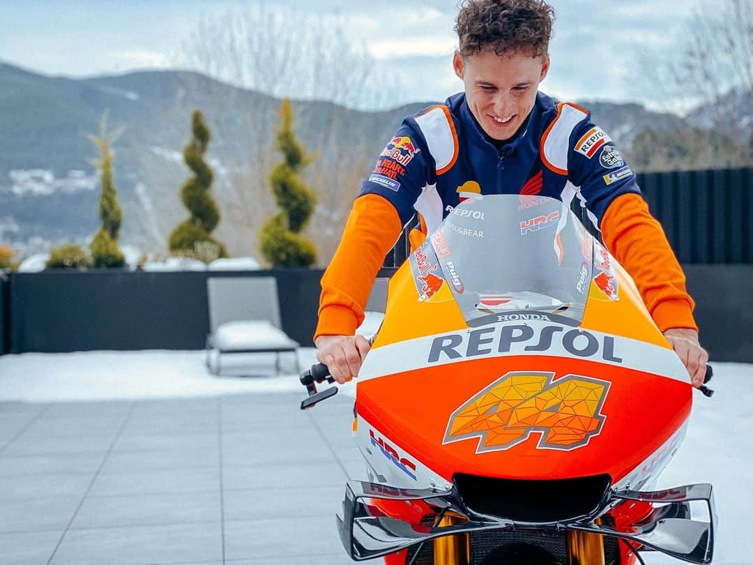 レプソル・ホンダのインスタグラム：「2021 is looking good 😎」