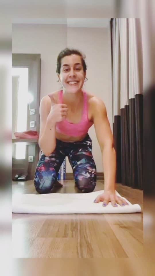 キャロリーナ・マリンのインスタグラム：「Training session in my room? Y E S! 🔥 Cuarentena en la habitación 💥  #PuedoPorquePiensoQuePuedo #CourtsAreCalling」