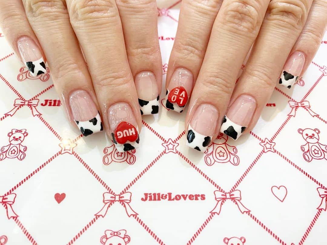 mamijinguのインスタグラム：「🐄  #jillandlovers #nail #nailart #paragel #gelneil#gel #ネイル #ネイルアート #me #look #love #かわいい」