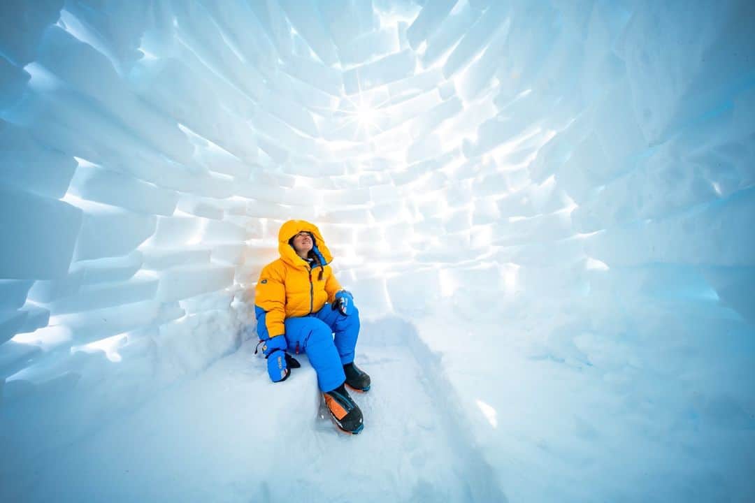 マーモットさんのインスタグラム写真 - (マーモットInstagram)「Looks cold doesn't it?   This particular igloo was in place before @roxymtngirl and the team arrived into low camp on Mount Vinson. From within, the craftsmanship and sheer size was hard to comprehend.   #warmcube #sevensummits #antarctica   Photo: @tedhesser」1月5日 22時35分 - marmot