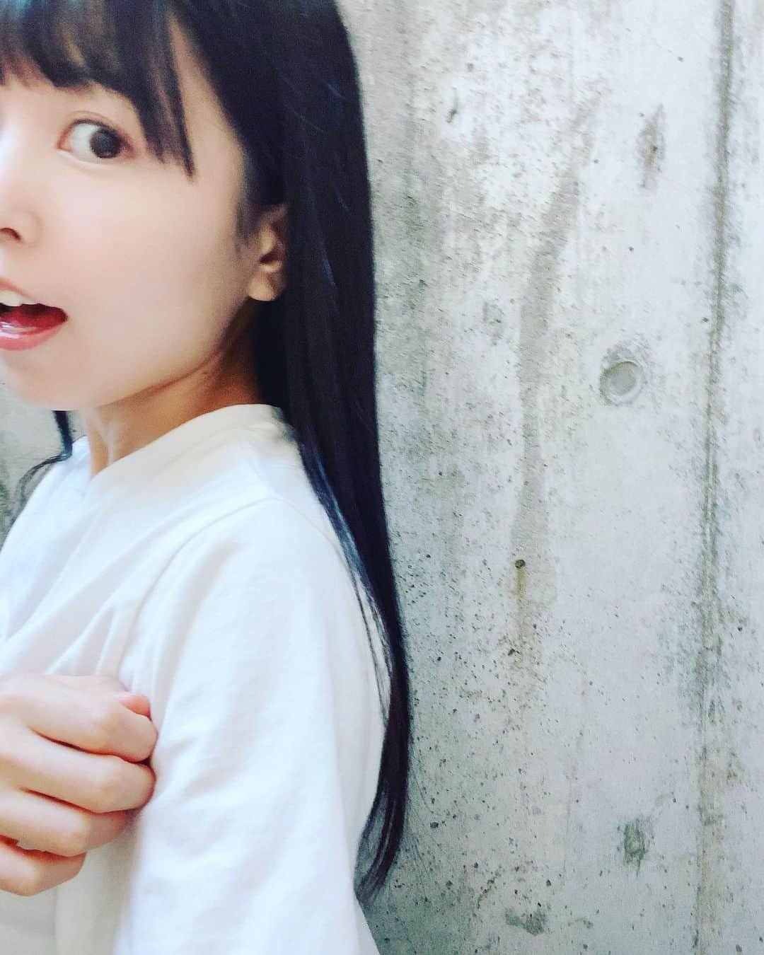 里咲りささんのインスタグラム写真 - (里咲りさInstagram)「人生で1番髪が長い！✨✨ どこまできれいに伸ばせるかな〜 腰くらいまで伸ばせたら嬉しい〜  #ロングヘア #人生初の #仕事始め2日目 #社長　#japanesegirl」1月5日 22時40分 - risasatosaki