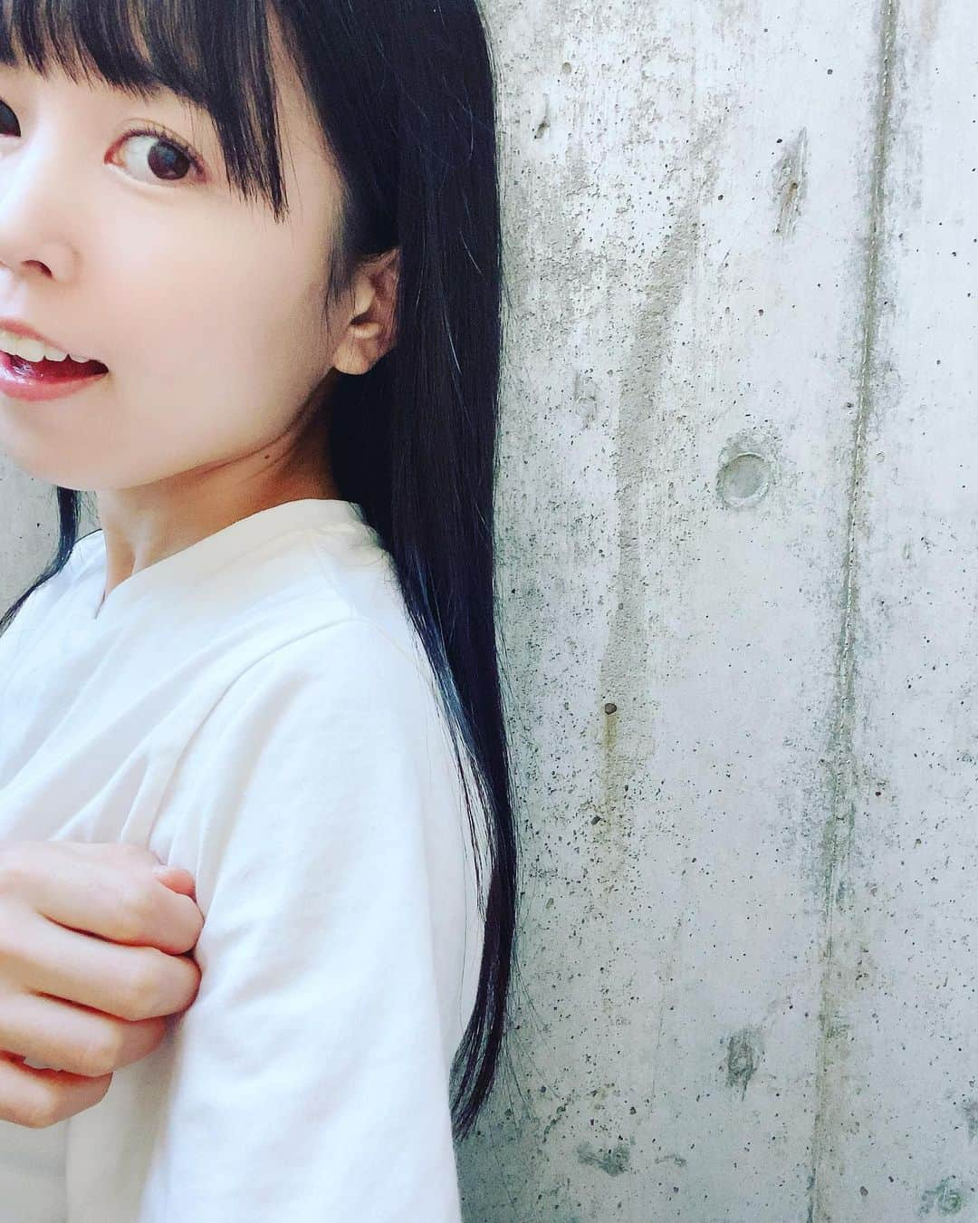 里咲りささんのインスタグラム写真 - (里咲りさInstagram)「人生で1番髪が長い！✨✨ どこまできれいに伸ばせるかな〜 腰くらいまで伸ばせたら嬉しい〜  #ロングヘア #人生初の #仕事始め2日目 #社長　#japanesegirl」1月5日 22時40分 - risasatosaki