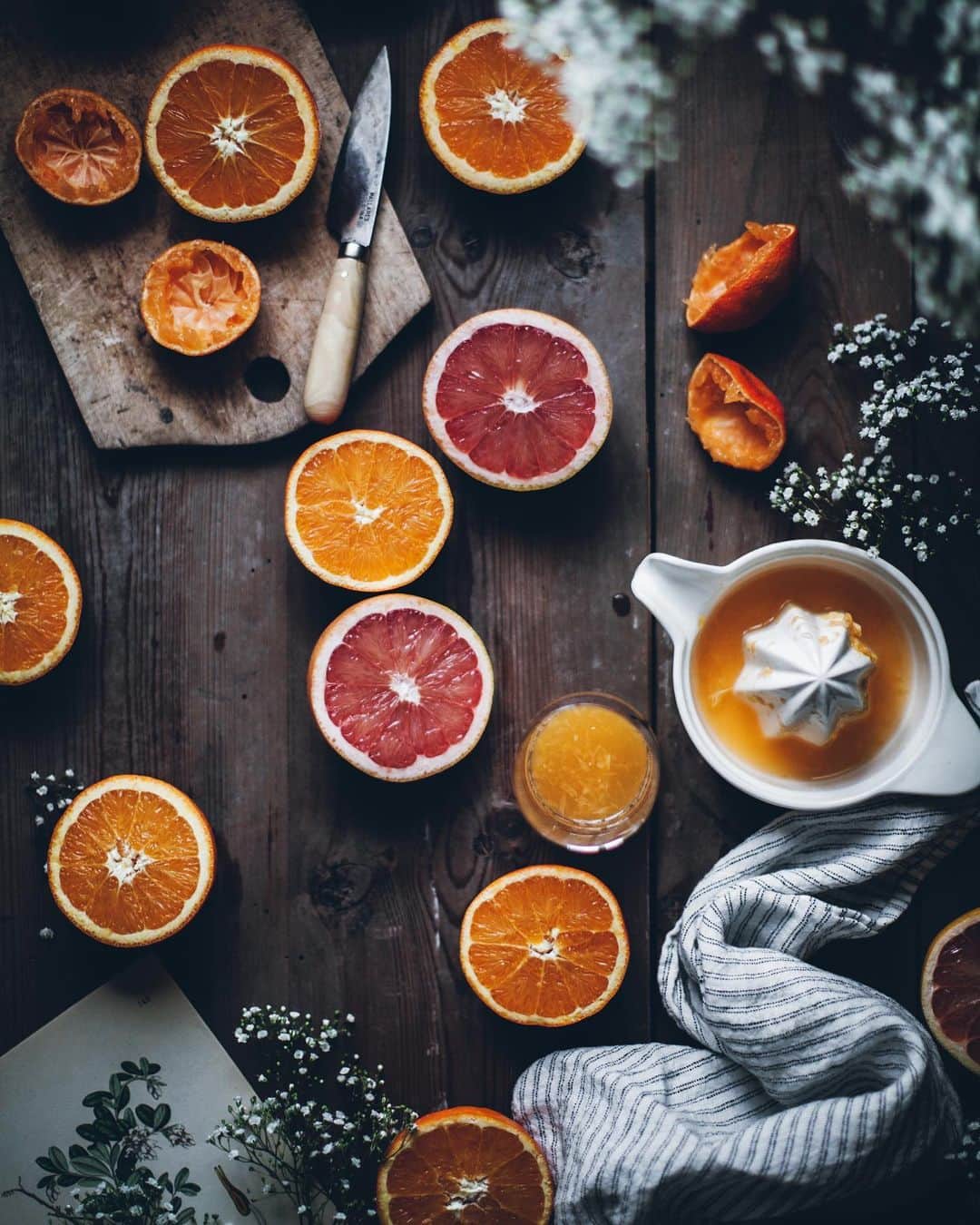 Linda Lomelinoのインスタグラム：「2021 ✨Hope you’ve had a good start to the new year! I’m never quite sure what to post in January, and I don’t think I’ve ever been so sad that Christmas is over. Seriously considering making a Christmas book so it can be Christmas all year round 😂✨🎄」