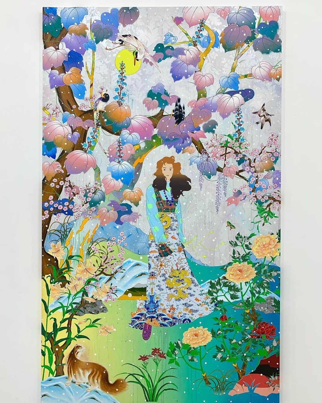 松山智一のインスタグラム：「- Tomorrow release - new edition prints by Avant Arte @avant.arte on January 6, 2021. 14:00 GMT  More information is available on Avant Arte official website  https://shop.avantarte.com/products/the-couch-unsent-piano  @avant.arte  @avantarteinsiders   “The Couch Unsent Piano” Dimension: 35 x 22 inch Material: 410gsm Somerset satin enhanced paper Medium: Digital print featuring screen printed pearlised ink, white gloss and hand applied gold leaf embellishments and a high gloss varnish Edition Size: 100 Option: Framing (with additional cost) The frame has UV plexiglass for protection ————————— (明日リリース)  松山智一版画作品の新作が、ヨーロッパ所在の版元Avant Arteと協業し、1月6日（水）14時GMT (日本時間23時)に公式発売される運びとなりました。詳しくは、Avant Arte オフィシャルウェブサイトにてご覧いただけます。　  https://shop.avantarte.com/products/the-couch-unsent-piano にて  @avant.arte @avantarteinsiders   作品タイトル: The Couch Unsent Piano サイズ：89 x 58 cm 素材：410gsm Somerset satin enhanced paper メディウム：Digital print featuring screen printed elements, gold and leaf embellishments and a high gloss varnish エディションサイズ：100 オプション：額装（別途料金発生）額装パネルは、UV加工済」
