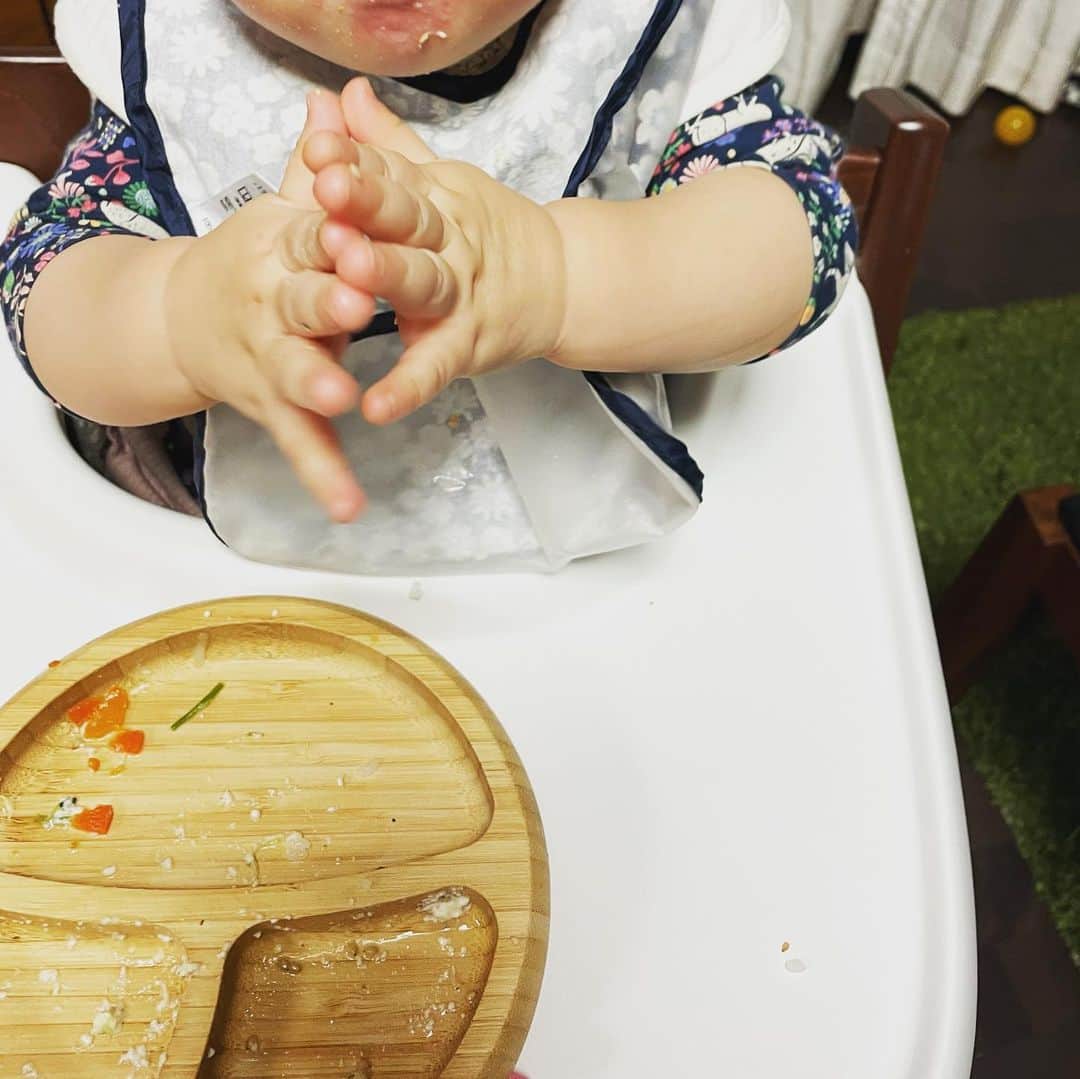 みかんさんのインスタグラム写真 - (みかんInstagram)「秒で食べた😅  食べることが好きすぎる娘🤣  #食べるの大好き #モリモリ食べる #いただきます #ごちそうさま #良くできました #食に関しての覚えは早い #おにぎり #スープの人参＆大根 #ほうれん草の白和え #酢の物 #写ってないけどボーロめちゃ間食する」1月5日 22時42分 - mikan02241984