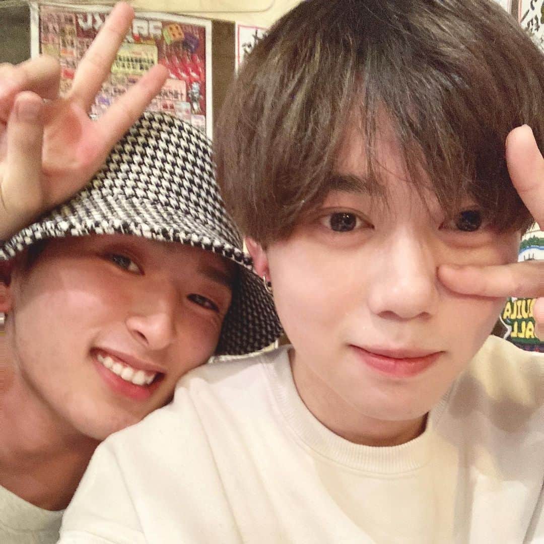 佐野大和のインスタグラム：「よっぱらいふたりぐみ🐶🐶」