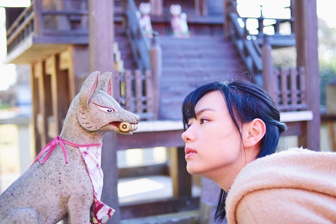 宮澤じゅりさんのインスタグラム写真 - (宮澤じゅりInstagram)「⛩✨🦊✨⛩ * * 稲荷神社の狐さん。 * * 何かをくわえてる姿が とあるキャラに見えてしまった🤭 * * きっとみんな同じキャラを 思い浮かべてくれるはず♡ * * *」1月5日 22時45分 - juria_kubo