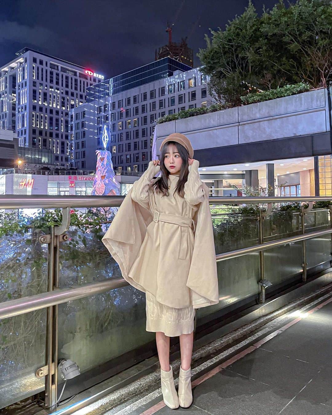 徐薇涵（Wei Han Xu）のインスタグラム：「100度的熱水都有冷掉的時候 更何況是36度的人心呢 😉 後天又有寒流南下❄️ 大家請先準備禦寒保暖衣物 ☃️ 不要感冒啦🥺  #outfit #海豚穿搭」