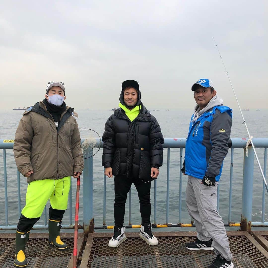 宮田和幸さんのインスタグラム写真 - (宮田和幸Instagram)「2021 初釣りは陸っぱりから。 渋かったですが、なんとかアカメふぐ🐡GET ふぐ免許持ってる千葉さんが捌いてくれました。1週間熟成させます #釣り #アカメふぐ #fishing #reversal」1月5日 22時56分 - miyata.hercules