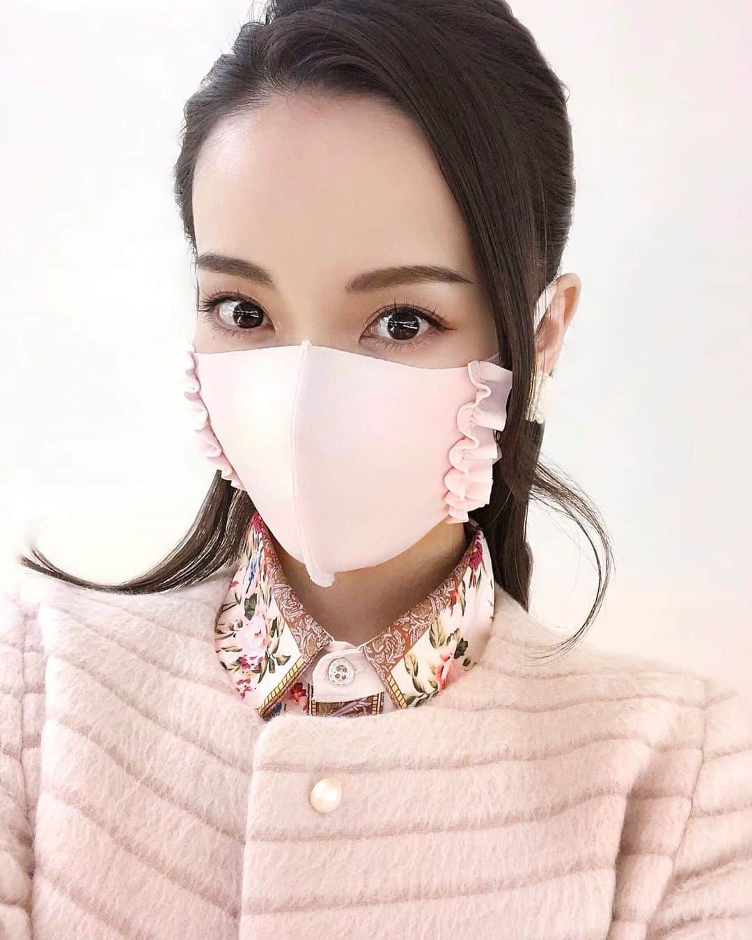 瀬戸早妃さんのインスタグラム写真 - (瀬戸早妃Instagram)「🌸観劇コーデ🌸 久々に、綺麗なワンピースやお気に入りのマスクでのお出かけ.とっても嬉しかったです💐 @montresorsaki  . 年末年始は自宅にこもりっぱなしでしたので歩き方（姿勢の正し方）がわからなくなっていてびっくり… 適度な運動の大切さを実感しました🚶‍♀️✨ 感染症対策をきちんとしつつ、皆が笑える日が戻ってくることを信じて過ごしたいと思います♪ . #東京二期会 #二期会オペラ #サムソンとデリラ #Bunkamuraオーチャードホール　 #観劇コーデ #観劇ファッション #おでかけマスク #お気に入りマスク #cordinate #maskcode #ootd」1月5日 22時50分 - plievesaki