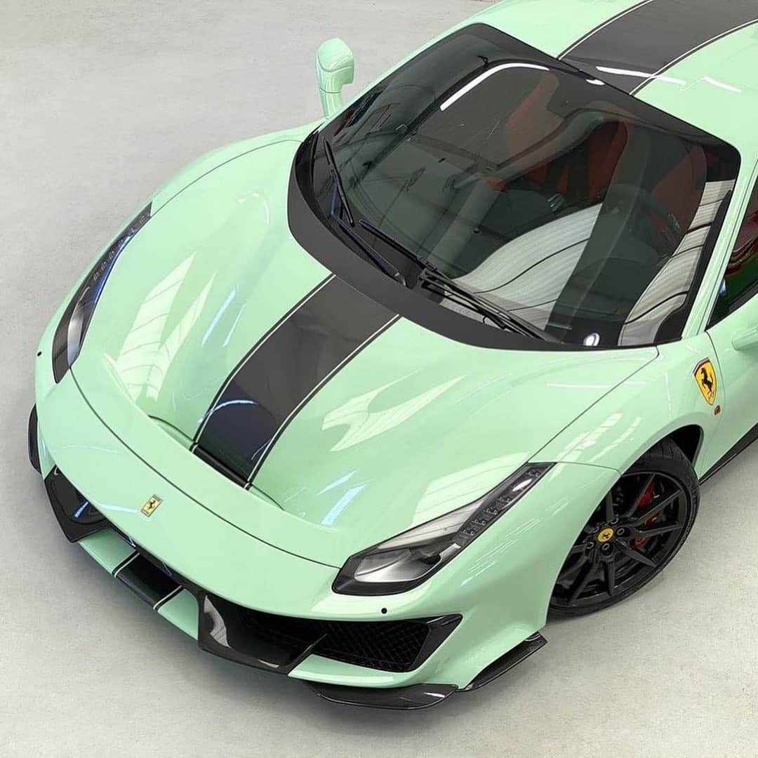 CARLiFESTYLEさんのインスタグラム写真 - (CARLiFESTYLEInstagram)「Latte e Menta 488 Pista. 👍🏽or👎🏽? Owner @ma.tanto Photos @dswwrapping @manuelferrari #carlifestyle」1月5日 23時04分 - carlifestyle