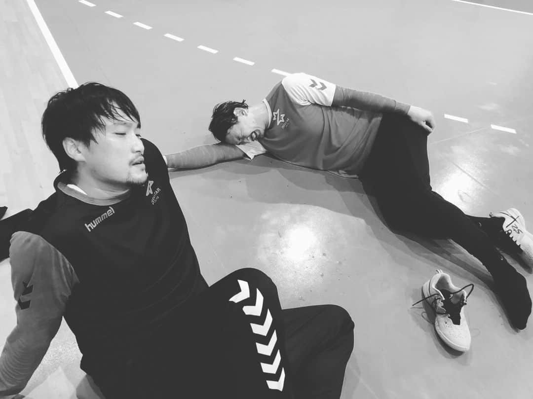 信太弘樹のインスタグラム：「2021start！！！  今年も応援宜しくお願いします🙇‍♂️ #zeekstartokyo  #hummel  #salming  @akihito.66」