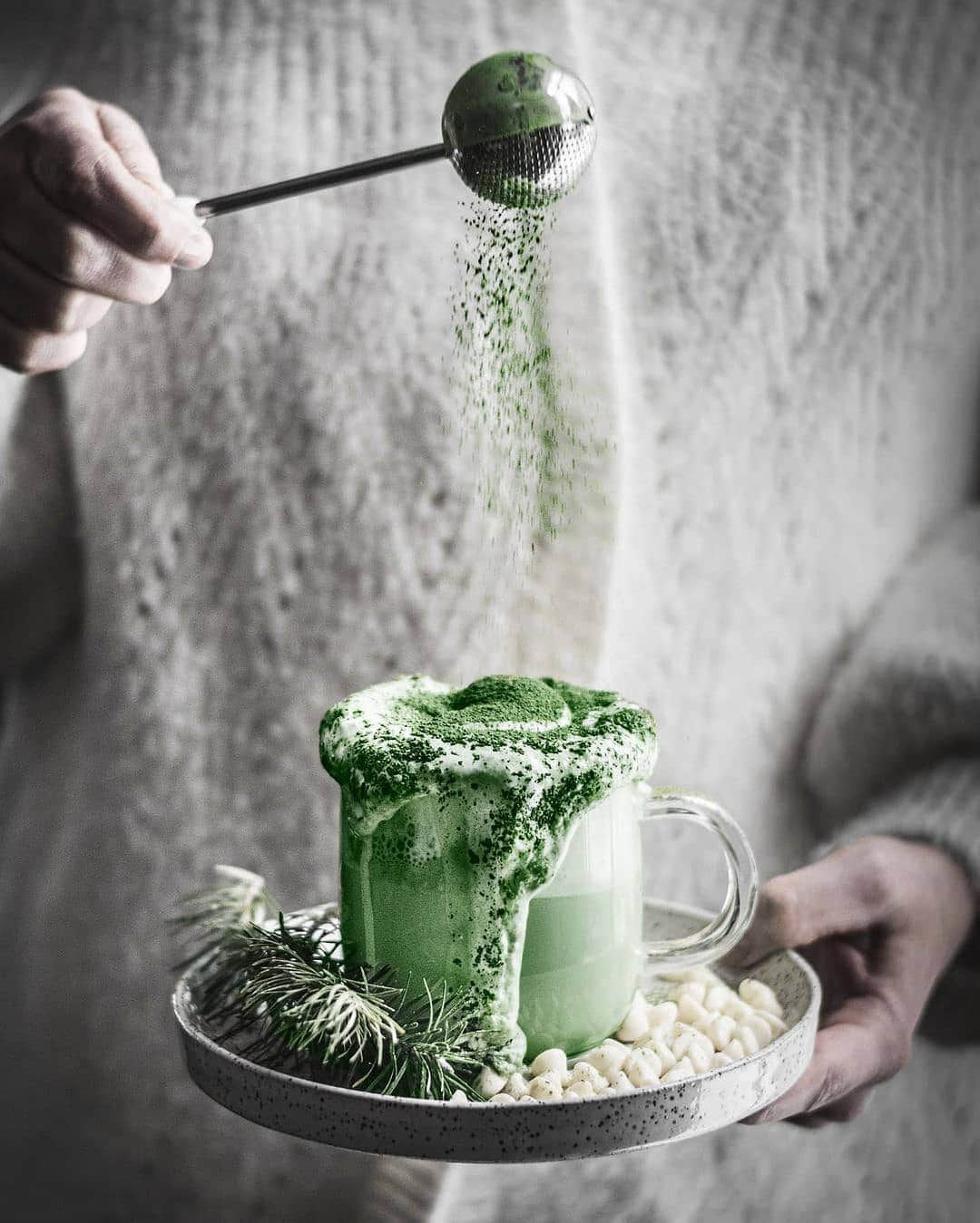 Matchæologist®のインスタグラム：「❄️ Winter evenings are made for #Matcha #HotChocolate with #Marshmallows. 🍵 Tag your #MatchaBesties who would enjoy this delicious #MatchaConcoction by @amandagryphon. . 🍵 Our Meiko™ Ceremonial Matcha is a perfect matcha grade for use in any premium matcha drinks like this one! . Tag us @Matchaeologist in your photos or videos 📷 – we’d LOVE to see your #MatchaCreations! . Check our bio link 👉 @Matchaeologist . Matchæologist® #Matchaeologist Matchaeologist.com」
