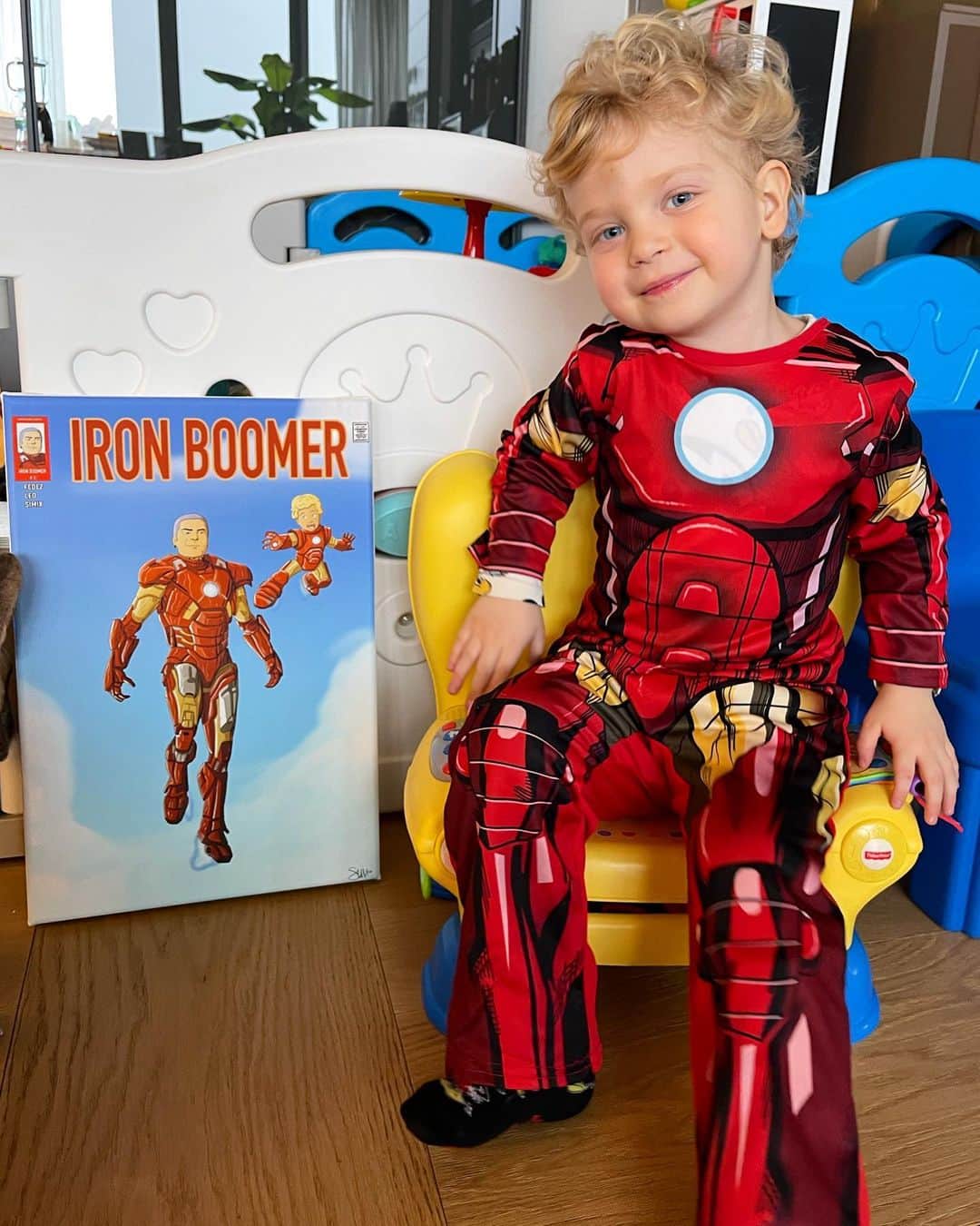 フェデスのインスタグラム：「Il mio piccolo grande Iron Man 💖 Grazie @simixlebon per questi capolavori 🙏🏻」