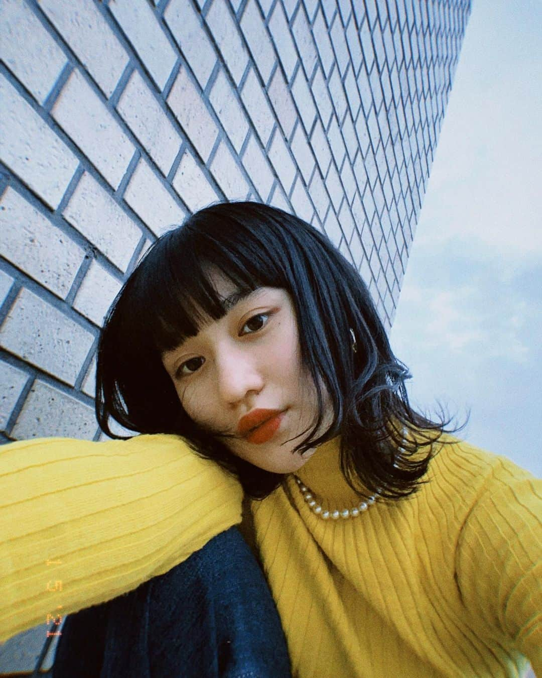 佐々木莉佳子さんのインスタグラム写真 - (佐々木莉佳子Instagram)「﻿ 首を右に傾けるのがクセなのかな🍊🍋﻿ ﻿ #お花﻿ #かわいい」1月5日 23時25分 - rikako_sasaki.official