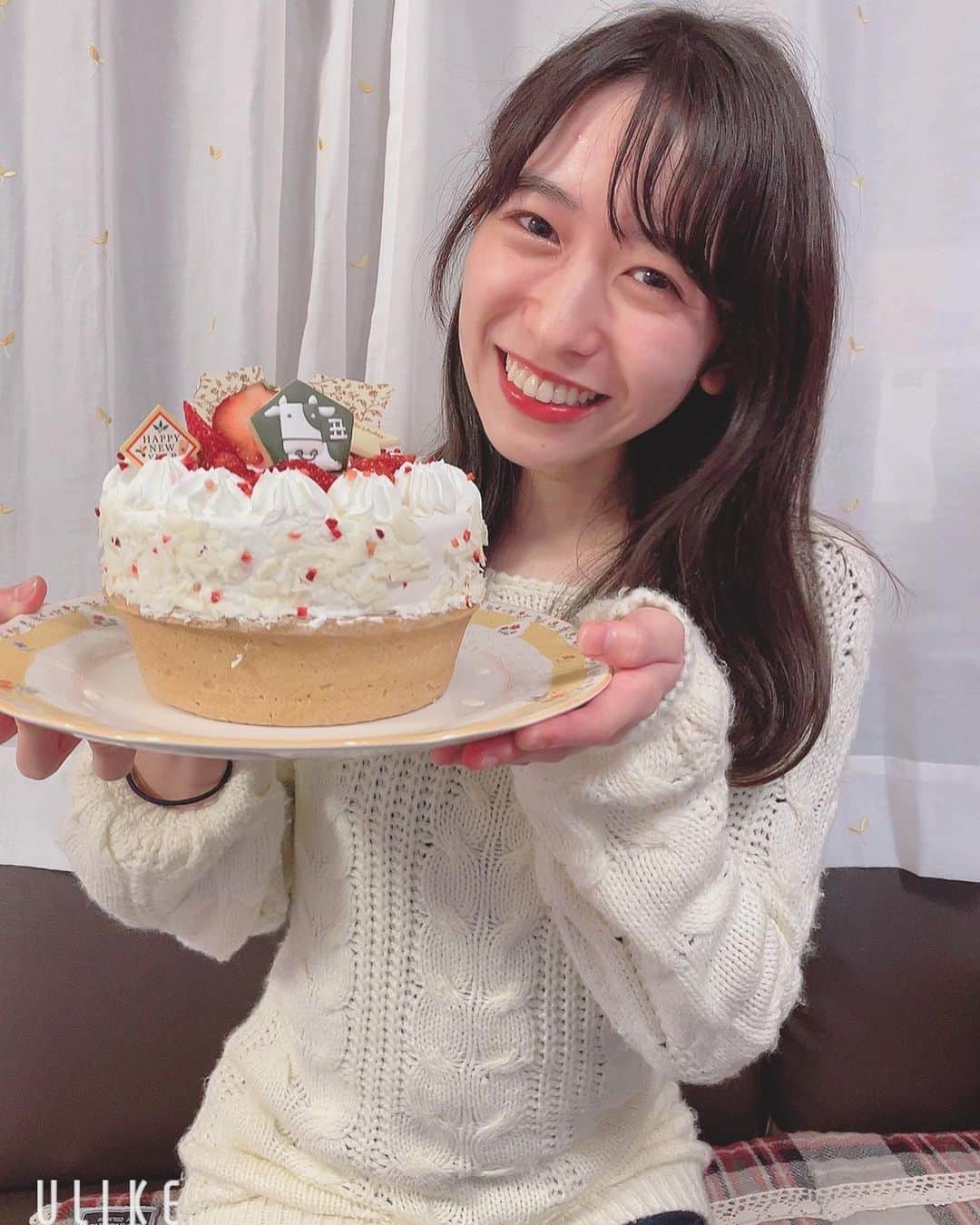 小泉遥香さんのインスタグラム写真 - (小泉遥香Instagram)「1月5日が終わろうとしてる…  早い！！！((°д°))!!!  皆さん、たくさんのお祝いメッセージ、本当にありがとうございます！！！！ ゆっくりじっくり、読ませて頂きますね♡  そして、明日の20:30頃～！ このアカウントでおはる初めてのインスタライブをします！ 皆さんぜひ見てください♡ 改めて！20歳の小泉遥香もよろしくお願いします！！！！  声質がまあまあ良いおはるでした💓←  #Instaharum #小泉遥香 #おはる #おはるハタチ #超ときめき宣伝部 #最後の写真02になってる #R2-D2」1月5日 23時26分 - haruka_koizumi_official