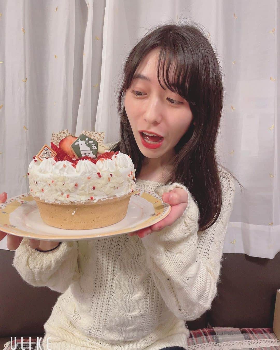 小泉遥香さんのインスタグラム写真 - (小泉遥香Instagram)「1月5日が終わろうとしてる…  早い！！！((°д°))!!!  皆さん、たくさんのお祝いメッセージ、本当にありがとうございます！！！！ ゆっくりじっくり、読ませて頂きますね♡  そして、明日の20:30頃～！ このアカウントでおはる初めてのインスタライブをします！ 皆さんぜひ見てください♡ 改めて！20歳の小泉遥香もよろしくお願いします！！！！  声質がまあまあ良いおはるでした💓←  #Instaharum #小泉遥香 #おはる #おはるハタチ #超ときめき宣伝部 #最後の写真02になってる #R2-D2」1月5日 23時26分 - haruka_koizumi_official