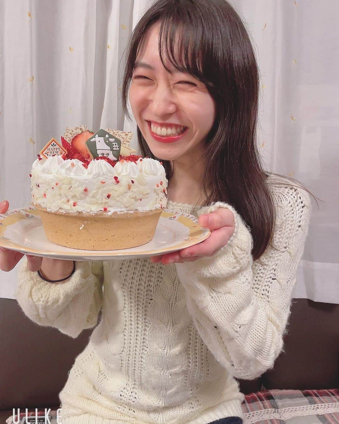 小泉遥香さんのインスタグラム写真 - (小泉遥香Instagram)「1月5日が終わろうとしてる…  早い！！！((°д°))!!!  皆さん、たくさんのお祝いメッセージ、本当にありがとうございます！！！！ ゆっくりじっくり、読ませて頂きますね♡  そして、明日の20:30頃～！ このアカウントでおはる初めてのインスタライブをします！ 皆さんぜひ見てください♡ 改めて！20歳の小泉遥香もよろしくお願いします！！！！  声質がまあまあ良いおはるでした💓←  #Instaharum #小泉遥香 #おはる #おはるハタチ #超ときめき宣伝部 #最後の写真02になってる #R2-D2」1月5日 23時26分 - haruka_koizumi_official