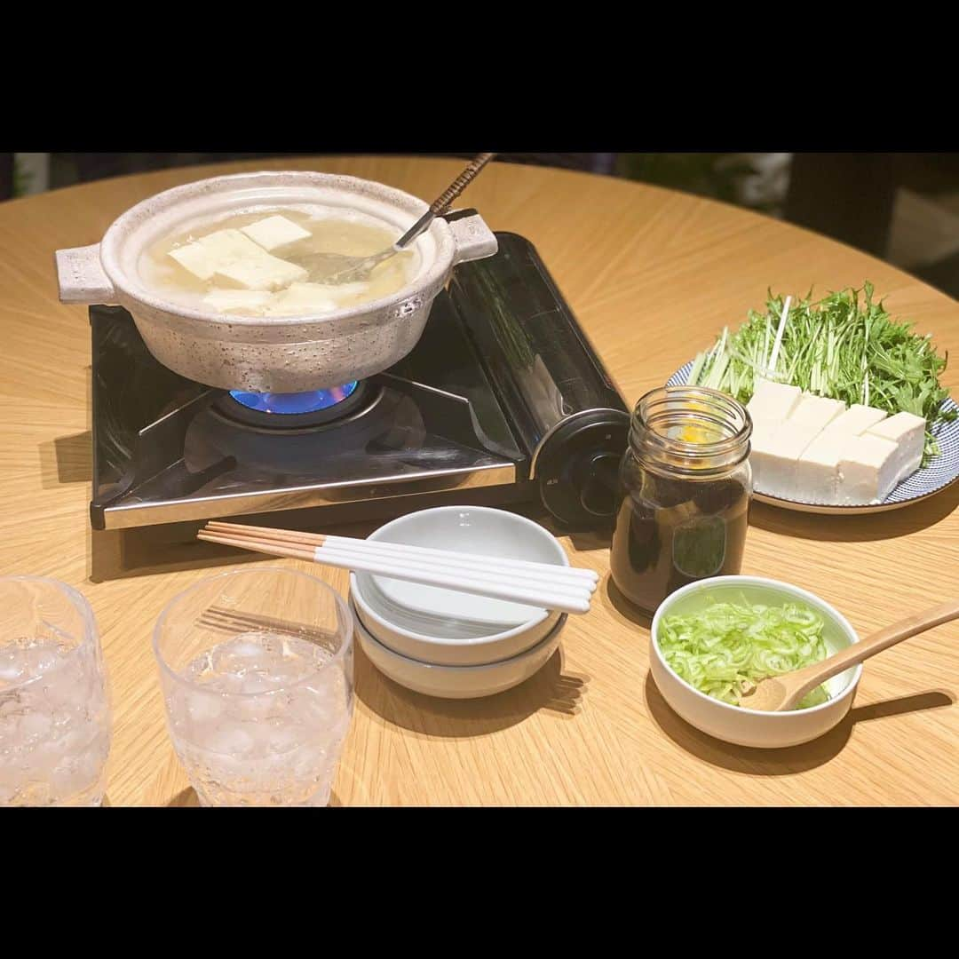 氷川きよしさんのインスタグラム写真 - (氷川きよしInstagram)「湯豆腐しましたー！ 自家製ポン酢 自家製だいだいで。  by kii  #氷川きよし #hikawakiyoshi #湯豆腐 #kiiごはん #kiicooking #kii #bykii #キヨラー」1月5日 23時29分 - hikawa_kiyoshi_official