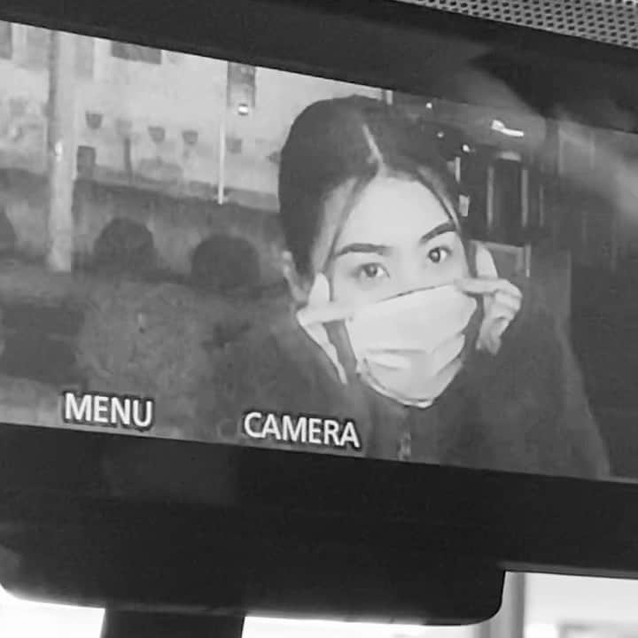 脇腹が痛い大内のインスタグラム：「JKすぐ指ハートするよな」