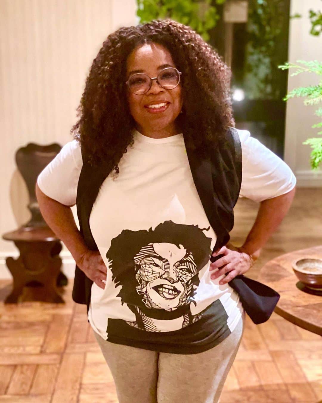 オプラ・ウィンフリーのインスタグラム：「Georgia is on all of our minds today! Thank you to @staceyabrams, @fairfightaction, and all the Black women who poured every drop of energy and strength into this election. Now finish the job, Peach State 🍑🗳🇺🇸 #OWNYourVote」