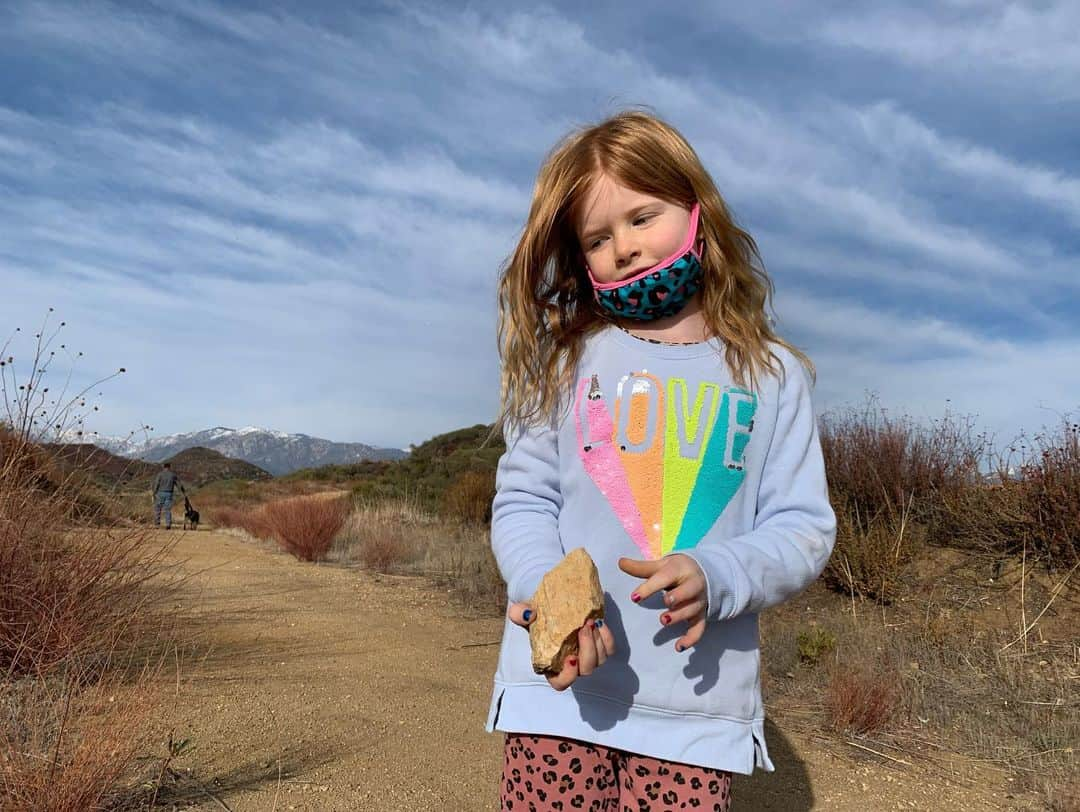 サラ・ドリューさんのインスタグラム写真 - (サラ・ドリューInstagram)「A drive to the mountains for some much needed mental health. ❤️❤️❤️ (Our Lucy pup is 15 and this summer her hips have really been struggling, so she needs booties to walk around and grip the floor and sometimes needs some support in her back legs while walking. She was so happy on this little adventure walk. )」1月5日 23時35分 - thesarahdrew