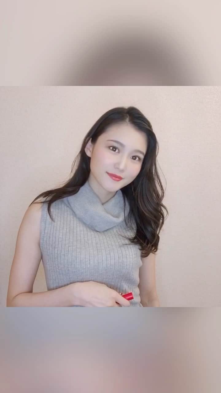 太田理恵のインスタグラム：「新しいリップお気に入り💄！ この服、毎年着るタイミング分からないから結局着られない、、」