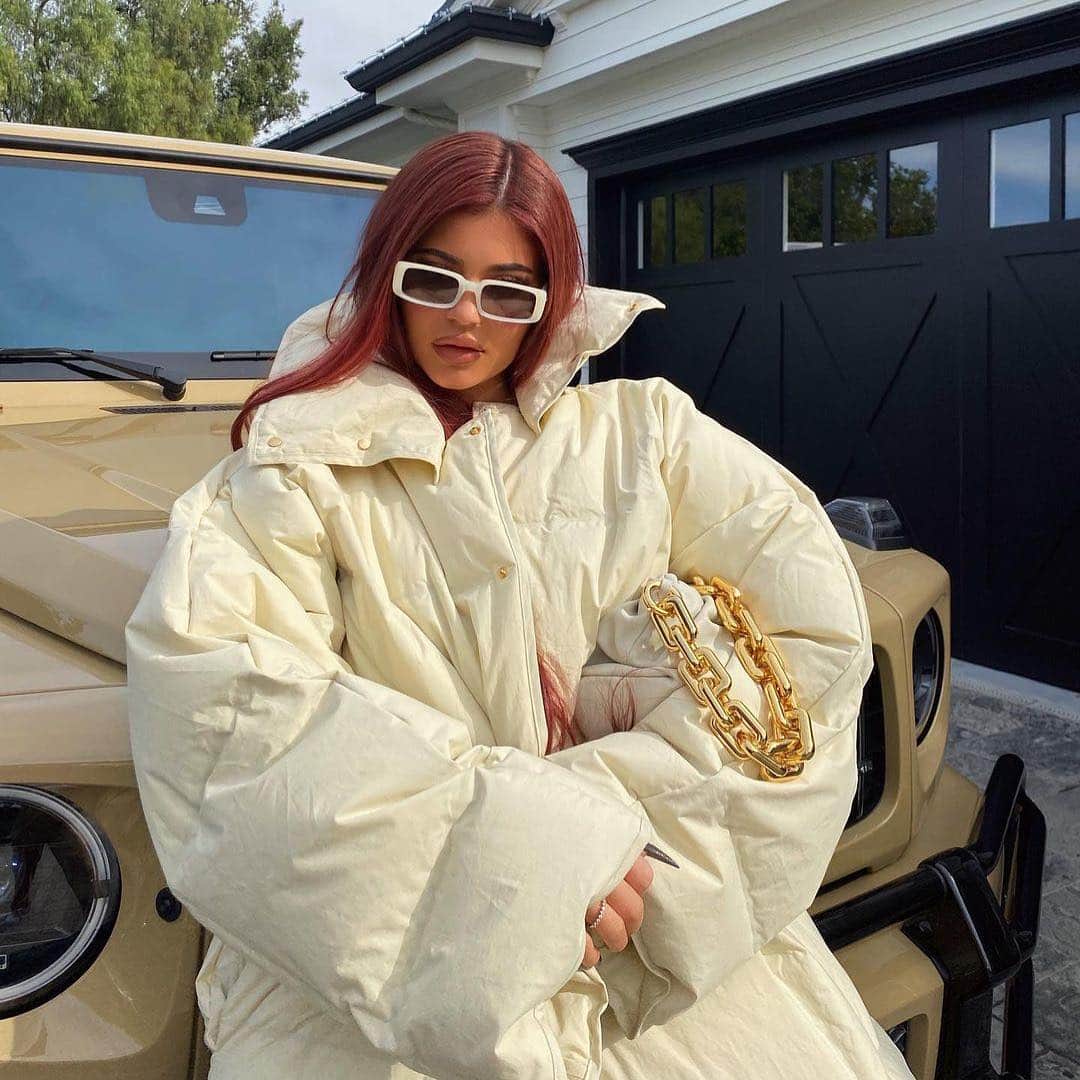 Blonde Saladさんのインスタグラム写真 - (Blonde SaladInstagram)「It’s officially time to match the puffer with the bag🍦#theblondesalad #fashion #winter #kyliejenner @kyliejenner」1月5日 23時47分 - theblondesalad