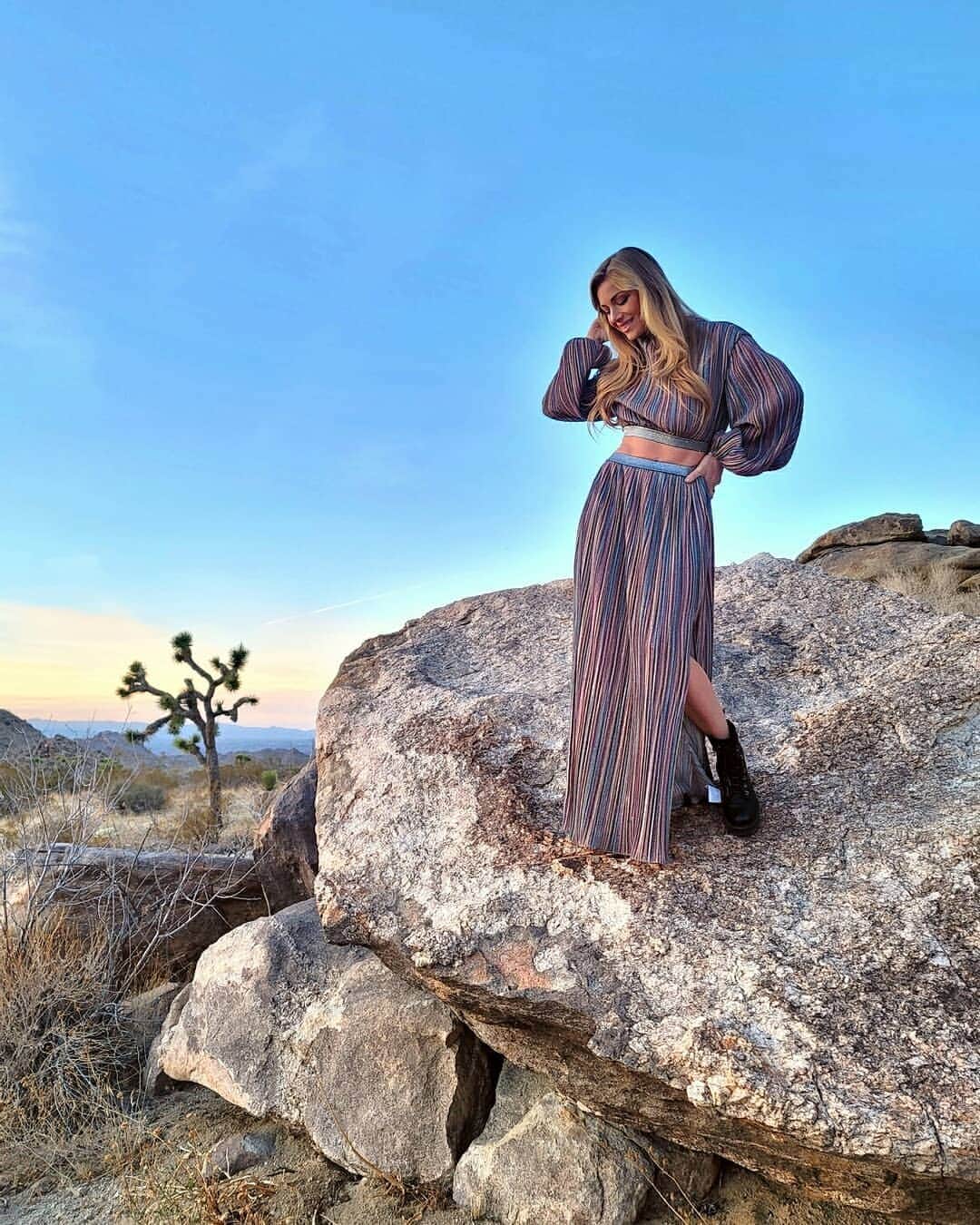 Nikki Leighさんのインスタグラム写真 - (Nikki LeighInstagram)「When you spend the first day of the year in Joshua Tree. #2021 How did you spend your 1st day of 2021???」1月5日 23時53分 - missnikkileigh