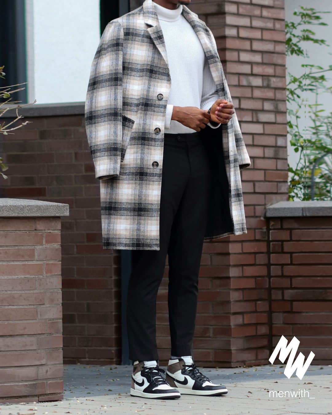 Men Withのインスタグラム：「Very cool photo of our dear friend @sir_bucks 👌🏽 #menwithstreetstyle」