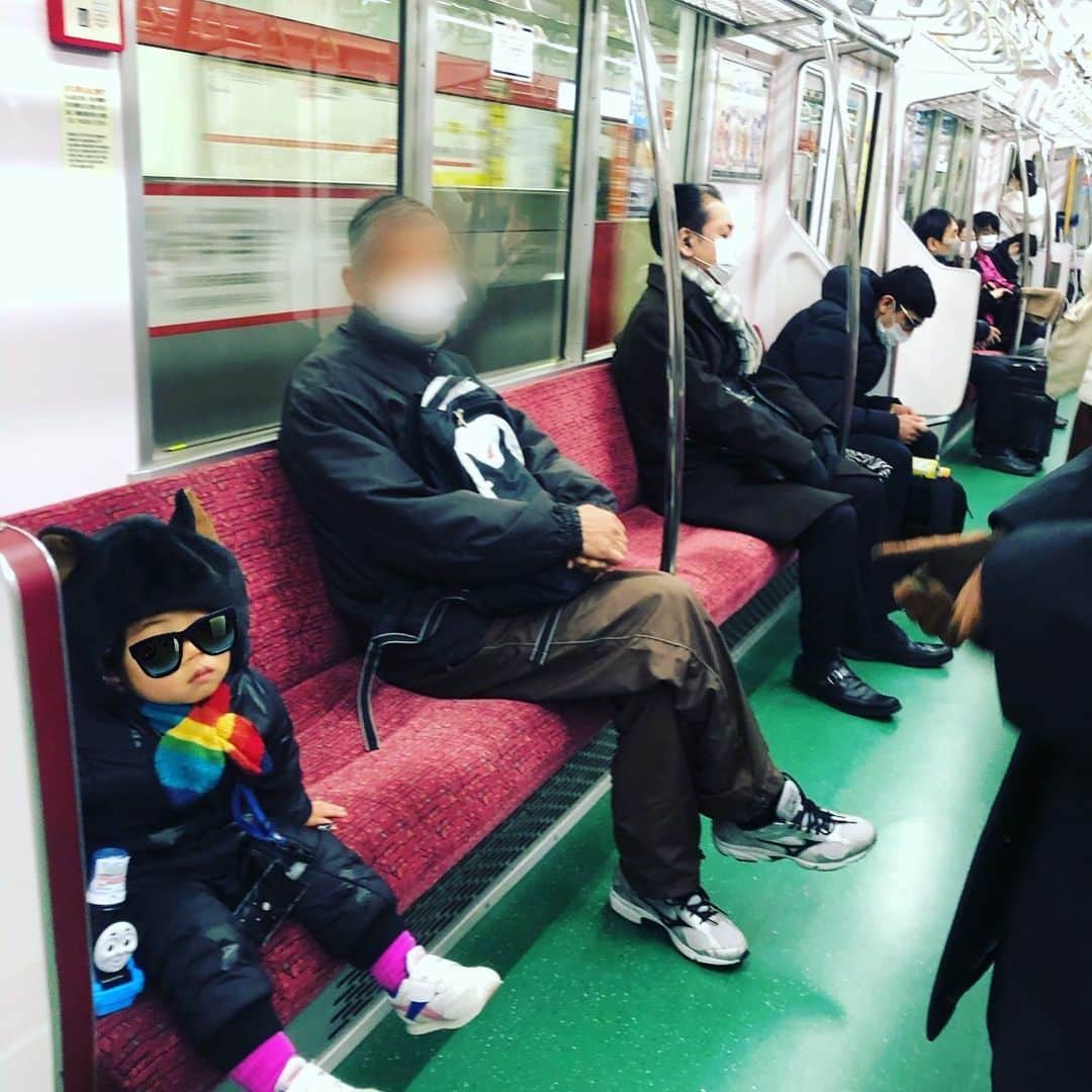 与座よしあきのインスタグラム：「こんな時は息子の可愛い写真にかぎるぜ！#2歳6ヶ月 #息子 #子育て #猫 #ねこ #ネコ」