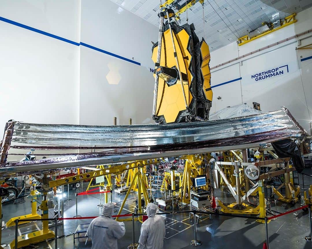 NASAさんのインスタグラム写真 - (NASAInstagram)「In 2020, the world's most powerful space telescope unfurled its primary mirror, went through a full launch simulation, stretched out its 5-layer sunshield and more.  Look back on @NASAWebb's biggest accomplishments of 2020 at the link in our bio, and get ready for launch this year!  Image Credits: NASA/Chris Gunn  #nasawebb #nasa #space #engineering #jwst」1月6日 0時01分 - nasagoddard