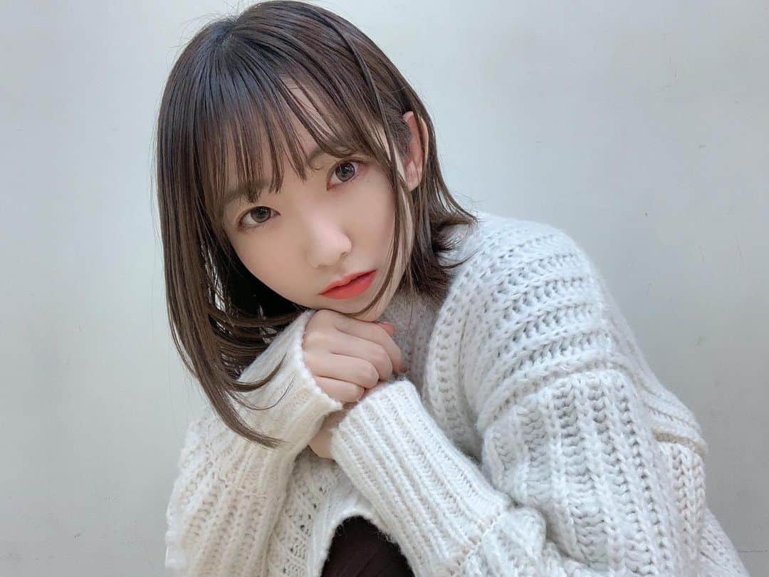 夏川愛実のインスタグラム：「﻿ 白ニットしか勝たん💪✨﻿ ﻿ #白ニット#ニット女子#niceclaup﻿ ﻿ ﻿」