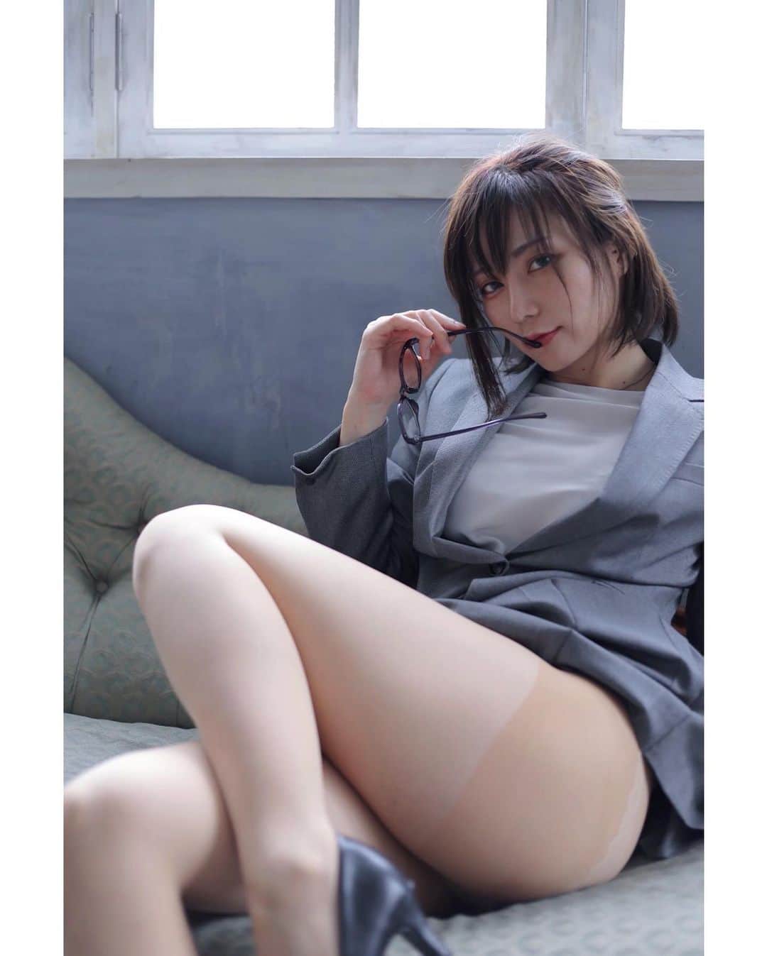 玉樹るいのインスタグラム：「#久々の投稿  #スーツ #ストッキング #photo  #camera photo @だいご氏」