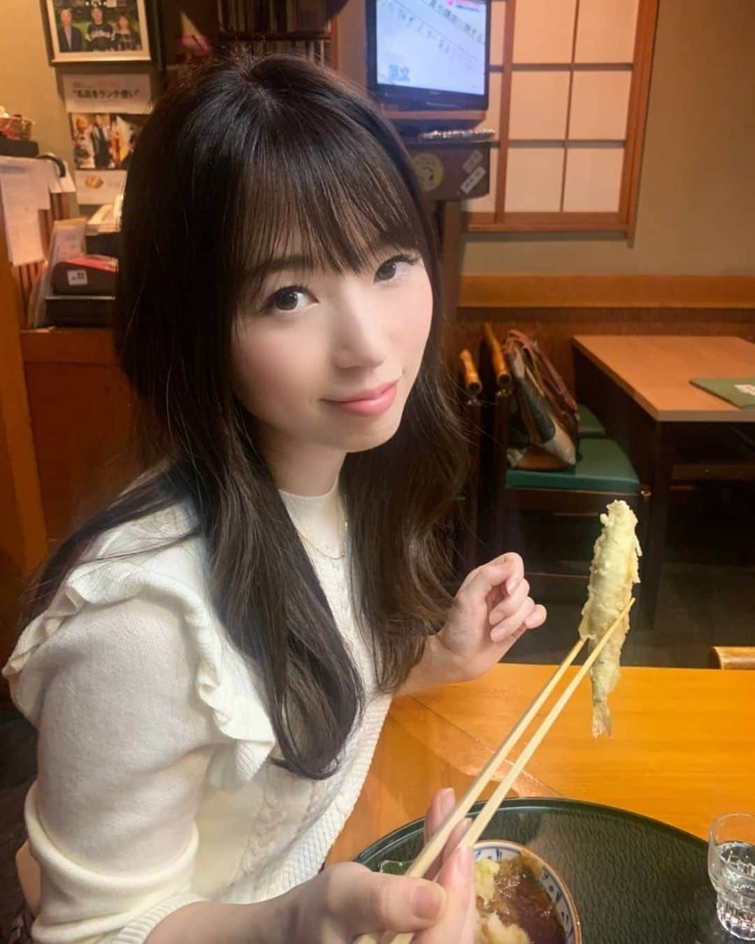 畠山優梨枝のインスタグラム：「てんぷら大好きなのだけどなかなか食べる機会がないので嬉しかった日♥️六本木にある老舗のてんぷら屋さんでした😄大将が元ドラマーの方で、てんぷらをドラムスティックで揚げてました😆😆なるほど✨✨美味しかったのでまた行きたいなぁ🌼  #てんぷら味覚#六本木てんぷら味覚#六本木#六本木てんぷら#てんぷら#食べスタグラム#食べてばかり#ダイエットは明日から#東京グルメ巡り#時差スタグラム #tenpura#japanesefood#tokyo#roppongi」