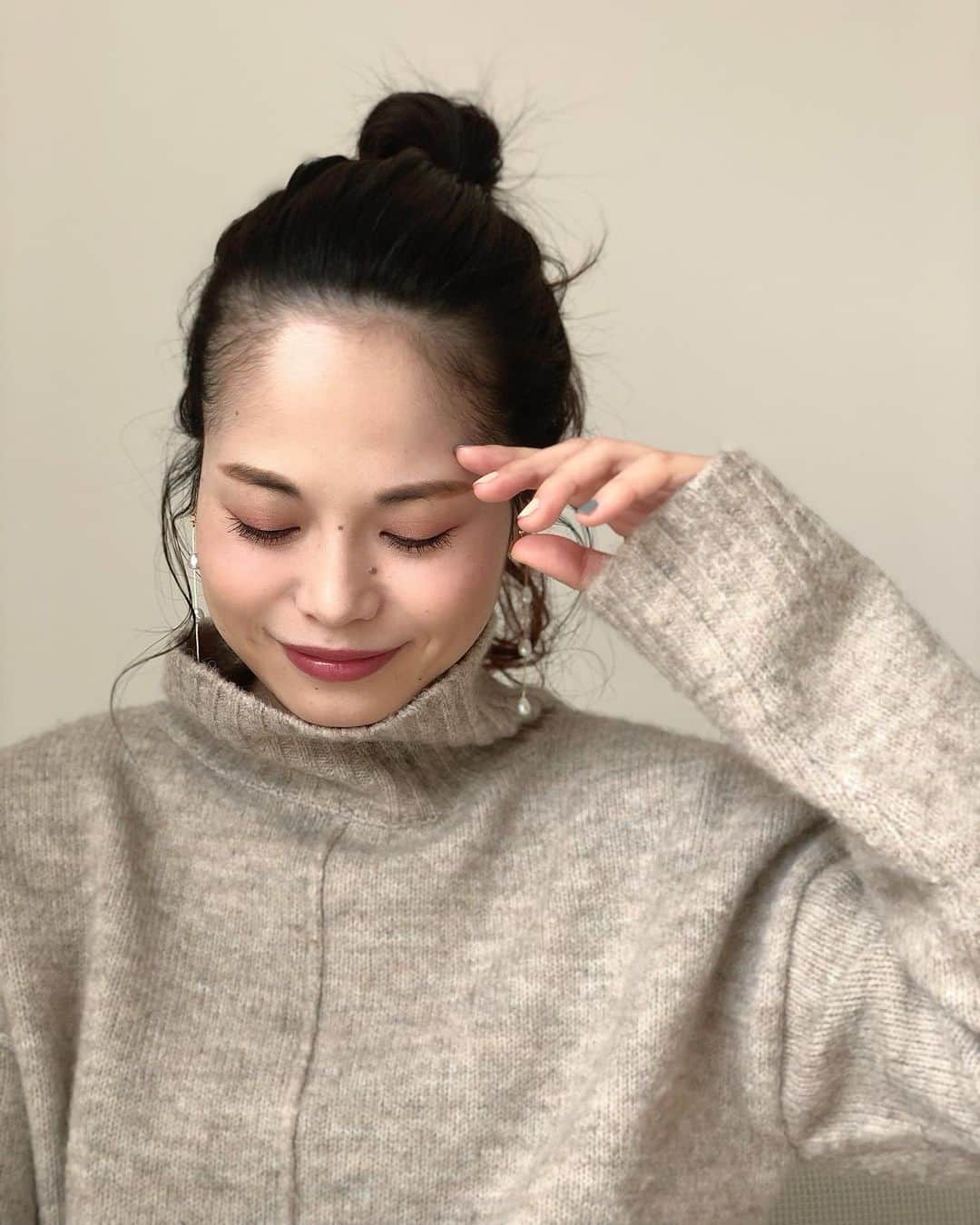 新谷美奈のインスタグラム：「WINTER SALE☃️﻿ ﻿ 2021年の買い初めは﻿ このぬっくぬくのニットワンピ🧶﻿ #着たらやっぱりだめね欲しくなる💘﻿ 高さのあるハイネックには﻿ アップヘアでバランス良く🍡🥰﻿ ﻿ @ninamew_official#Ninamew#ニーナミュウ#ゆめタウン#ゆめタウン佐賀#セレクトショップ#selectshop 昨日だけど#今日のしんたに」