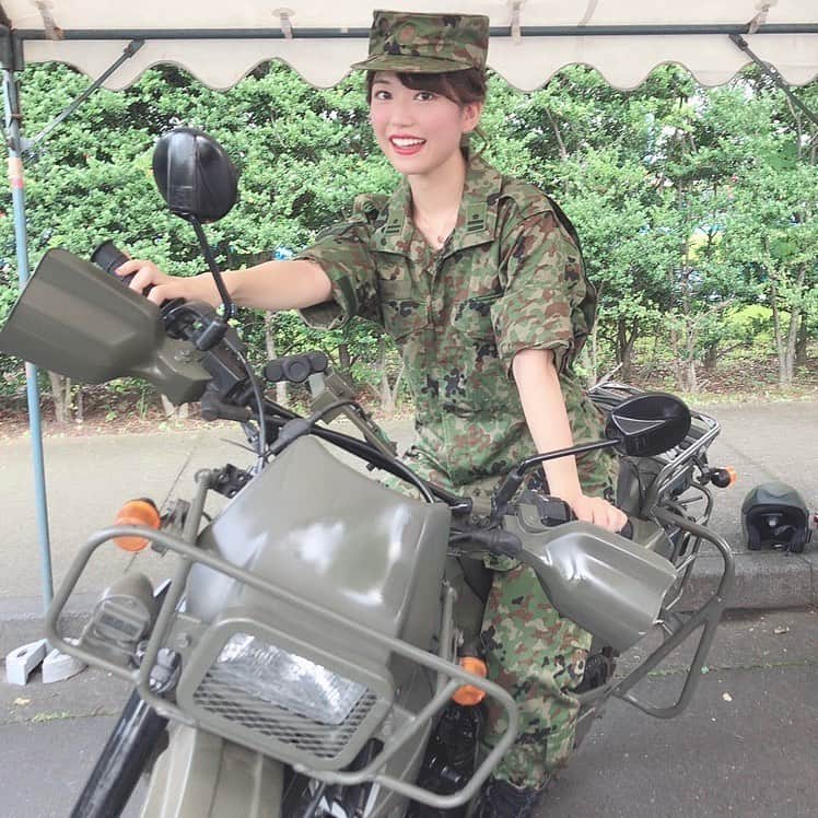 中谷彩伽のインスタグラム：「. 十条基地 納涼祭 広報支援‪🌱‬ . 実は人生初バイク…！！！ 車はたまに運転するんだけど、 バイクは運転したことない(*´艸`*) . #自衛隊 #陸上自衛隊 @jgsdf_pr  #受験生 #受験生応援 #進路 #進路選択  制服/学生調整 @masahiro.naaa   . #中谷彩伽 #ミスコン #サバイバルゲーム #サバゲー #サバゲ #サバゲー女子 #ミリタリー #airsoftgun #迷彩服 #サバゲー装備 #サバゲーフィールド #サバゲーマー #サバゲー初心者 #ASOBIBA #ASOBIBAイメージガール #エアガン #ミリタリーモデル #セミロング #ミスコングランプリ」