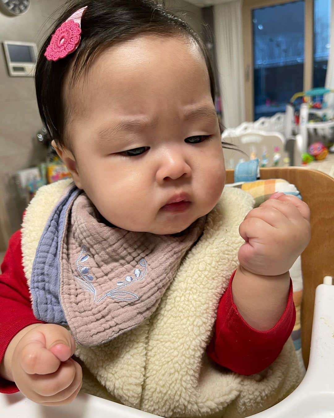 イ・ユンジのインスタグラム：「화이팅! 나의몸마음 중심을 아래에 두고, 힘을 내어 봅니다! #소울팅」