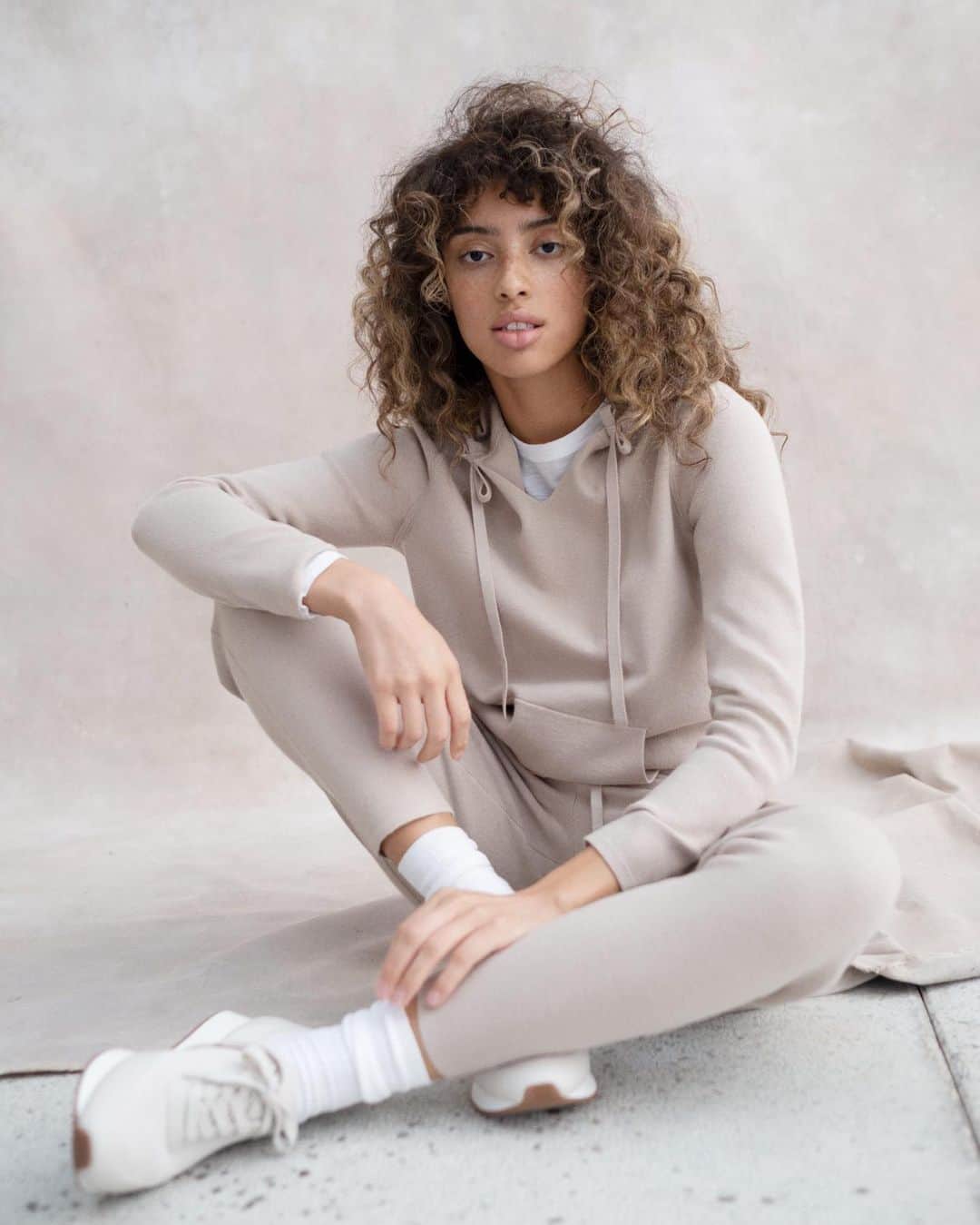 Banana Republic のインスタグラム：「Brighten up your days with this month's color forecast featuring light neutrals. Tap to shop the look.」