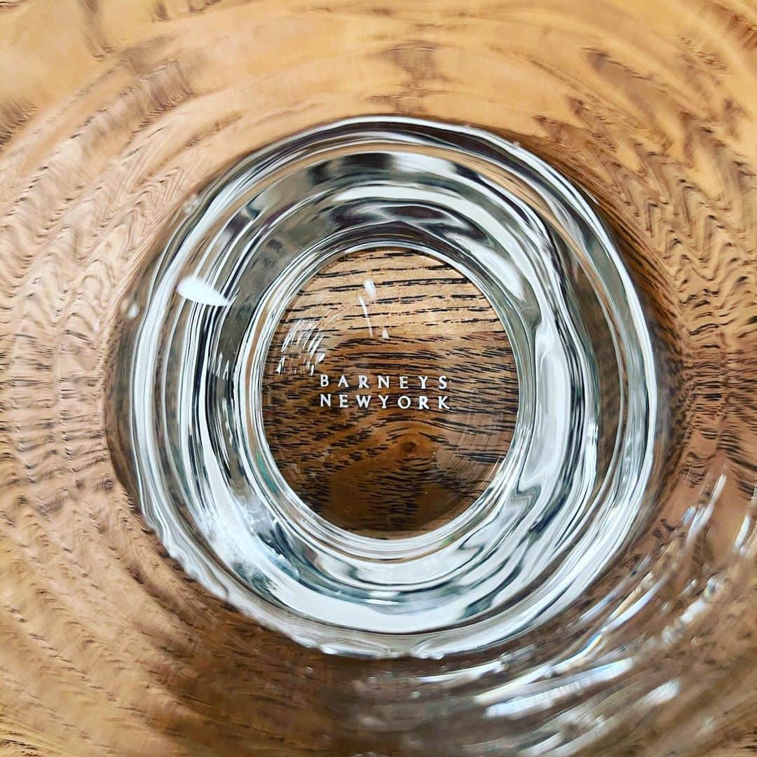 大村まなるさんのインスタグラム写真 - (大村まなるInstagram)「グラスの底 #デザイン  #グラス #barneysnewyork」1月6日 10時21分 - manabu_ohmura