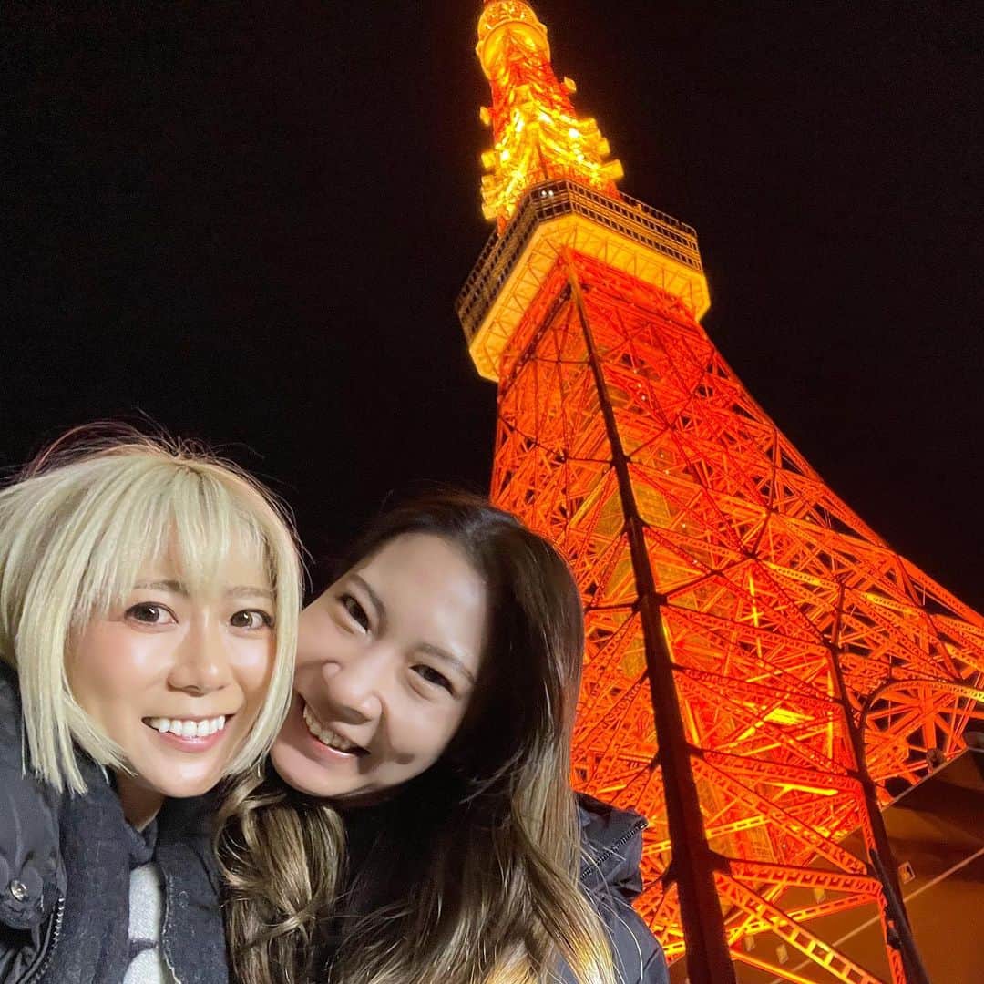 Mika Jimboさんのインスタグラム写真 - (Mika JimboInstagram)「【12/31もやってるステーキ屋さん🥩2020最後の晩餐🙋🏽‍♀️】﻿ ﻿ 年末の話だけど、﻿ 2020年最後に食べたのはステーキ💯﻿ ﻿ ふと、﻿ ステーキ食べなくない？ってなって探して見つけたやってたお店🔥﻿ ﻿ 六本木一丁目のBLT STEAK ROPPONGI で最後の晩餐🤭﻿ ﻿ 31日にやってるなんてなんて優しいの😂﻿ ¥12,000のコースをお願いして、超絶お腹いっぱいで幸せな気持ちで年を納めることができたよね☺️﻿ ﻿ ステーキ屋さんってサービスいいから好き❤️﻿ お肉はフィレが美味しかった❤️﻿ ﻿ 少しサラダとか味が濃いなと思ったけど、﻿ ついてくるもこもこのパンが美味しすぎてそれを食べさせる罠だな🪤と思って問題ないかってなった😀😀﻿ ﻿ とりあえず、﻿ 胡椒が超でかいから笑わないようにね？☺️﻿ ﻿  ごちそうさまでした❤️  #六本木一丁目#六本木一丁目グルメ#六本木一丁目ディナー#六本木#六本木グルメ#六本木ディナー#港区#港区グルメ#年越しディナー#年越しごはん#年越しグルメ#年末年始#bltsteak#ステーキ#ステーキディナー」1月6日 10時33分 - mikajimbox