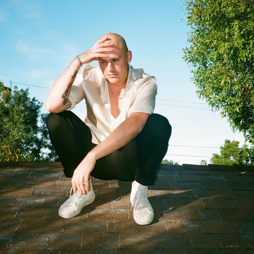 ブランドン・シェイアのインスタグラム：「the wait is killing me 😫 3 new songs from yours truly in just 3 days 😍」